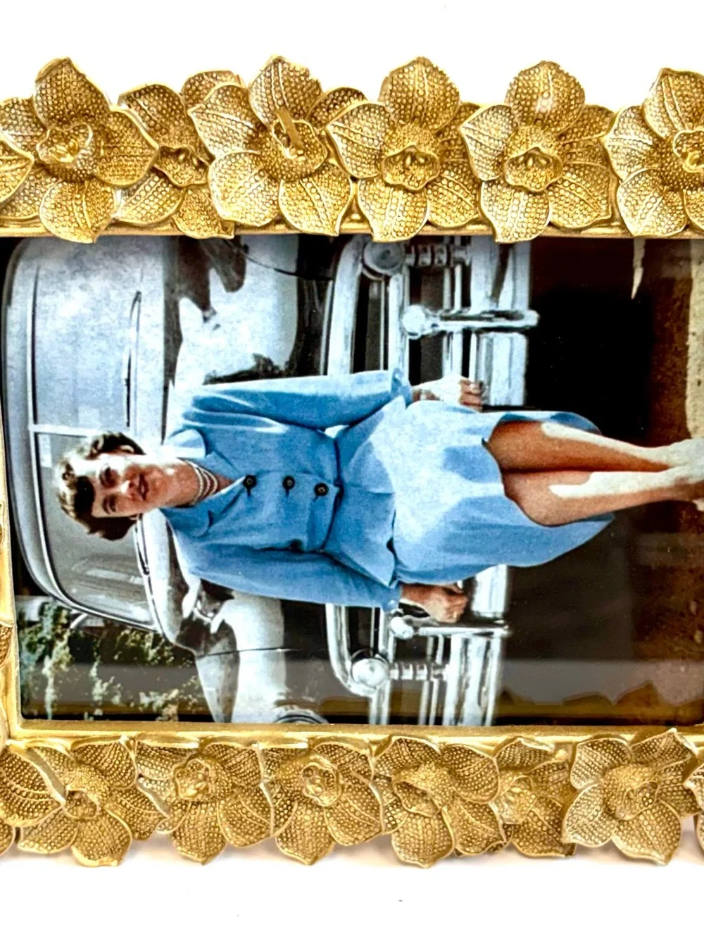 Nanette Lepore Vintage Style Picture Frame Gold Resin Orchid Design F571009